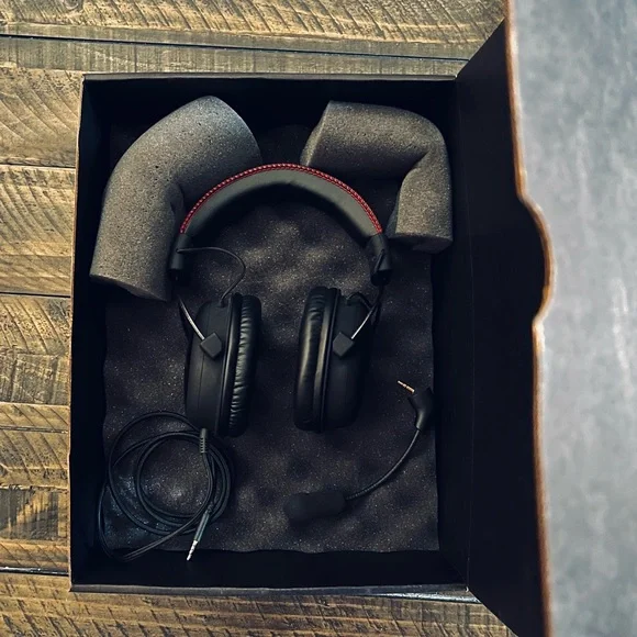 HyperX Headset - Picture 2 of 8